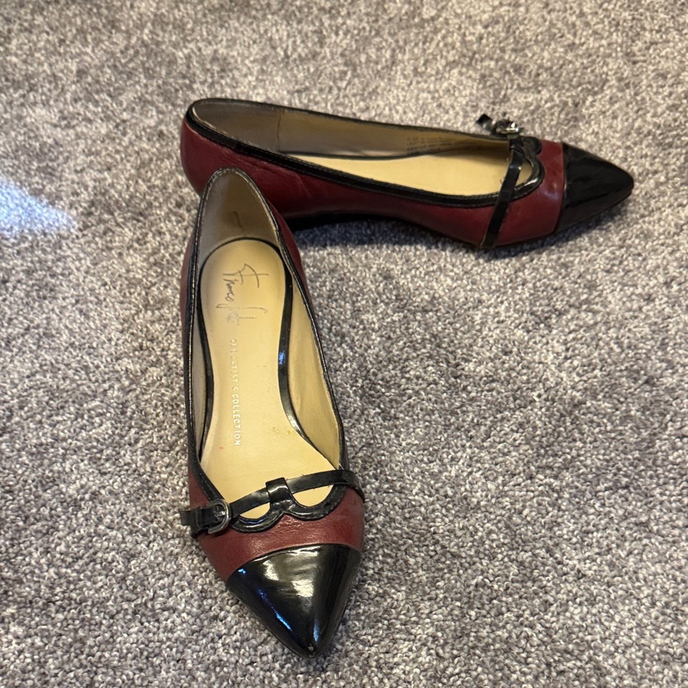 Franco Sarto Burgundy and Black Flats - preppy and stylish